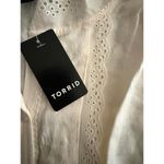 Torrid NEW  Challis Eyelet Blouse Top Size 2 2X Peplum Button Down Ivory Viscose Photo 4