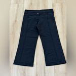 Lululemon *Flawed Athletica Black wideleg reversible Capri Leggings Photo 3