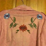 Davi & Dani Pink flowered jacket. Lightweight suede material. Photo 5