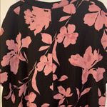 YOURS CLOTHING BRAND
BLACK TEXTURED MATERIAL WITH DARK PINK MAUVE FLORAL DESIGN Black Size XXL Photo 7