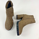 Cushionare CUSHIONAIRE Women's Ringo platform heel boot Memory Foam Size 11M Photo 12