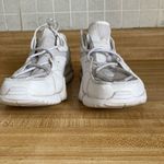 Reebok  Run.r 96 Sneakers in White Photo 4