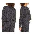 SOUL BY SOULCYCLE Casy Crop Camo Sweatshirt (M) Gray Size M Photo 2