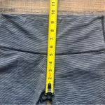 Lululemon Women's Heather Gray 17 Cropped Leggings Size 8 Photo 2
