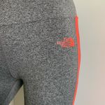 The North Face women’s small 3/4 pull on compression leggings gray/coral Photo 3