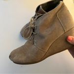 Toms Suede Desert Tan Lace Up Wedge Ankle Bootie - Women's 8 NICE! Photo 1
