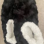 Cozy Black and‎ White Fleece Slippers Size 8 Photo 1