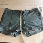 Gap Women's Light Washed Drawstring with pockets Denim Shorts Sz 8 Photo 2