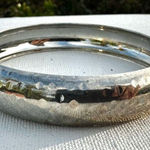 Silver tone hammered bangle bracelet Photo 0