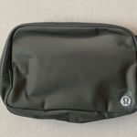 Lululemon Everywhere Belt Bag 2L - Grey Sage Photo 0