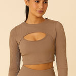 ⭐ Women’s Ribbed Long Sleeve Cutout Crop Top – Athleisure Yoga Activewear ⭐ Brown Size M Photo 0