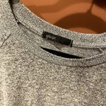 Gibson GUC  WOMEN'S GRAY LONG SLEEVE KNOT SWEATER SIZE MEDIUM Photo 2