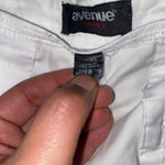 Avenue  White Flat Front Stretch Cotton Bermuda Chino Shorts Women's Size 18 Photo 5