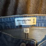 Abercrombie & Fitch Abercrombie High-Rise Jeans Mom Curve Love Photo 4