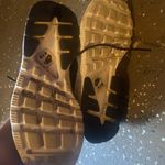 Nike Women’s air huaraches size 8.5 white and black Photo 4