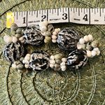 Pods & sea shells adorn this pretty black green & cream bracelet EUC Photo 1