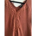 Torrid  Womens‎ 0 Medium Burnt Orange Waffle Knit Lace Trim Henley Casual Fall Photo 3