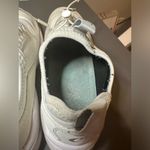 Clove‎ Sneakers Photo 1