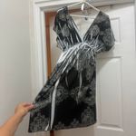 Chesley Size Small Black & White Plunge V Photo 4