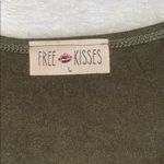 Free Kisses  Top Photo 2
