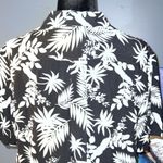C&C California Size M Floral Button Down Photo 7