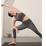 Athleta XS Conscious Crop Sports Bra Size X-Small A-C Bridget Abstract Grey Photo 4