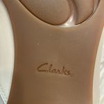 Clarks  Collection Shoes size 8 Ivory Leather so soft heel 1” so beautiful shoes Photo 5