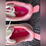 Adidas  Women's TRAINING SHOES
EVERYSET- Cream and Pink Size: 8.5 Photo 5