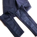 Alo Yoga Moto Leggings Photo 3