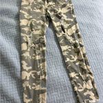 easel  - size medium - women’s distressed skinny jeans - camo style Photo 3