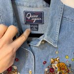 Let’s Quizz Again NY Cat Embroidered Button Photo 1