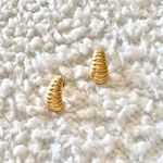 American Vintage VINTAGE gold shell stud earrings Photo 0