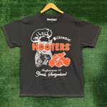 Hooters Switzerland 96 Willkommen T-Shirt Size Large Photo 0