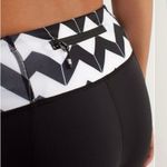 Lululemon Run For Your Life Crop Leggings Black with Chevron White Waist Size 6 Photo 3