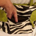 Structured Green and Black Satchel with Elegant Design Photo 6