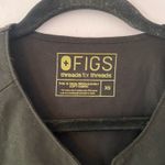 FIGS Casma Three Pocket Scrub Top in Black and Yellow Medical Uniform Women's XS Photo 1