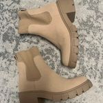 Tan Heel Chelsea Ankle Boots Size 6 Photo 0