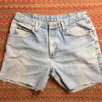 VINTAGE WRANGLER LIGHT WASH WESTERN DENIM CUT OFF BOYFRIEND SHORTS Blue Size 32 Photo 2