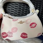 Coach Teri Shoulder with lips print CZ939 Photo 13