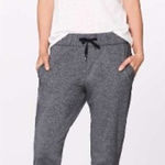 Lululemon On the Fly Pant in Grey Women's Sz. 8 Photo 0