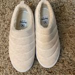 Hurley  Arlo Puff Cozy Cream Slip-On Sneakers size 8 Photo 1
