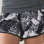 Lululemon  Tracker Short III *4-way Stretch Black Beige Pattern size 4 Photo 0