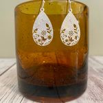 Source Unknown Silver Tone Floral Teardrop Earrings Photo 1