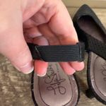 Life Stride  Black Slingback Heels Shoes Women’s Size 8.5 Flower Pattern Office Photo 10