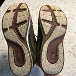 LL Bean Women's walking/hiking shoes
Excellent condition! Size 8.5 Pink Photo 4