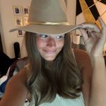 Tan Fedora with gold chain Photo 3