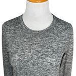 Athleta  Uptempo Shirt Long Sleeves Thumb Holes 382880-00‎ Heathered Gray Size XS Photo 2
