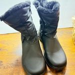 Women's Black TOTES Winter Boots Size 6 Photo 0