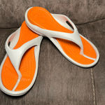 Crocs Athens Thong Sandals Pearl and Orange Women’s sz 7 Photo 0