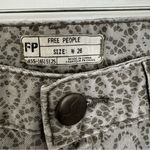 Free People  Gray Paisley Print Size 26 Skinny Jeans With Zipper On Ankles Photo 6